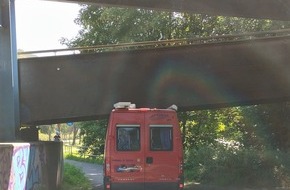 Landespolizeiinspektion Jena: LPI-J: An der Brücke hängen geblieben