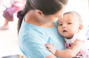 Samaritan's Purse e. V.: Prominente w&uuml;rdigen Dienst der Hebammen / Geschenke der Hoffnung baut Arbeit f&uuml;r M&uuml;tter und Babys aus (FOTO)