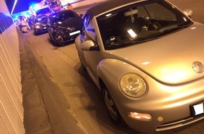 Feuerwehr Bochum: FW-BO: Verkehrsunfall im Tunnel auf der A40 in Fahrtrichtung Dortmund