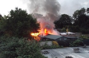 Feuerwehr Dortmund: FW-DO: Gartenlaube durch Feuer total zerstört // Keine Verletzten