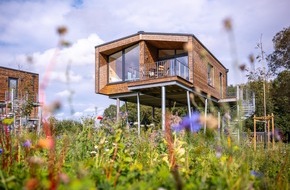 Ostsee Baumhaus GmbH & Co. KG: &Uuml;bernachten im Baumhaus in Deutschland: Warum Architektur, Ruhe und Natur im Herbst und Winter besonders wirken