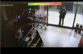 Polizeidirektion Flensburg: POL-FL: Fahrdorf - 500 Euro Belohnung für Hinweise nach Einbrüchen in Supermarkt/Kripo veröffentlicht Fotos des Einbrechers