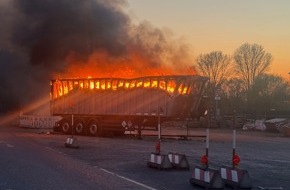 Feuerwehr Oberhausen: FW-OB: Ladegut kurz vor Ziel in Brand geraten