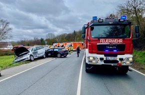 Feuerwehr Iserlohn: FW-MK: Verkehrsunfall auf der Barendorfer Stra&szlig;e - zwei Personen verletzt