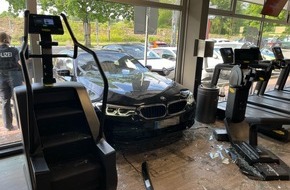 Polizei Bochum: POL-BO: Scherben statt Cardio: Auto kracht in Fitnessstudio - keine Verletzten