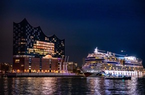 AIDA Cruises: AIDAmar grüßt Elphi zum Weltreiseauftakt