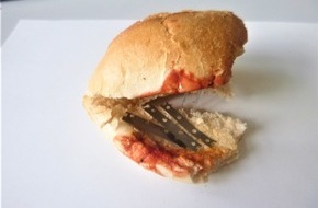 Kreispolizeibehörde Borken: POL-BOR: Borken/Weseke - Brötchen mit scharfer Klinge apportiert