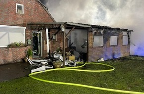 Feuerwehr Landkreis Leer: FW-LK Leer: Frau aus brennendem Haus gerettet - Ersthelfer erlitten selber Rauchvergiftungen - Vier verletzte nach Feuer in Holtland