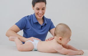 [PM] Osteopathie für Babys: Ein Schlüssel zu besserem Schlaf?