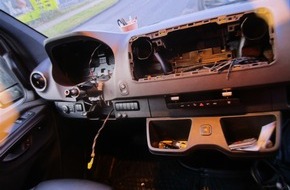 Polizei Rheinisch-Bergischer Kreis: POL-RBK: Rösrath - Diebstahl aus Innenraum eines Firmentransporters