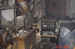 Feuerwehr Essen: FW-E: Nächtlicher Zimmerbrand überraschte Hausbewohner