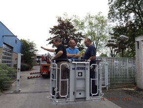 FW-ME: Besuch des Rotary Club Neandertal bei der Feuerwehr Erkrath