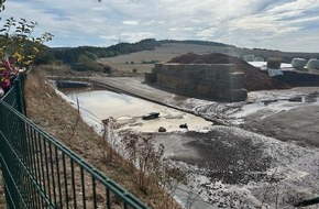 Polizeidirektion Trier: POL-PDTR: "Das w&uuml;rde mir stinken" - PKW landet in Havariebecken einer Biogasanlage