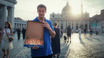 Domino's: Domino's porta la pizza con ananas in Vaticano