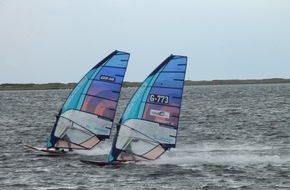 Tourismus-Service Fehmarn: Internationale Deutsche Meisterschaft im Speedsurfen noch bis zum 5. September auf Fehmarn