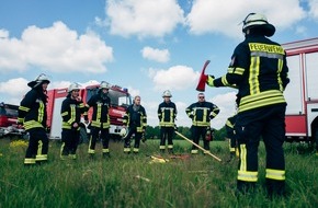 Freiwillige Feuerwehr Celle: FW Celle: Celler Feuerwehr führt Schulung zur Vegetationsbrandbekämpfung durch