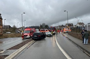 Polizeidirektion Kaiserslautern: POL-PDKL: 73-J&auml;hriger verursacht Unfallserie - F&uuml;hrerschein sichergestellt