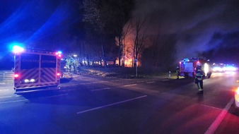 Freiwillige Feuerwehr Dülmen: FW Dülmen: Brand eines Kaminholzlagers in Leuste