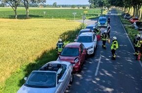 Freiwillige Feuerwehr Bedburg-Hau: FW-KLE: Verkehrsunfall mit mehreren Fahrzeugen - auslaufende Betriebsstoffe auf der Uedemer Straße