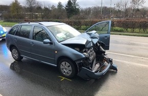 Kreispolizeibehörde Wesel: POL-WES: Wesel - Zeugensuche nach Verkehrsunfall mit lebensgefährlichen Verletzungen