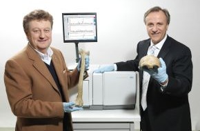 Roche Diagnostics GmbH: Der schnellste Vorleser / Deutsches Museum erhält von Roche Lesegerät für Genome