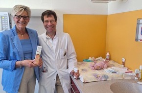 Laverana GmbH: lavera spendet rund 10.000 Pflegeprodukte an das Johannes Wesling Klinikum Minden / Naturkosmetik Baby- und Kinderpflegeprodukte f&uuml;r die Universit&auml;tsklinik f&uuml;r Kinder- und Jugendmedizin