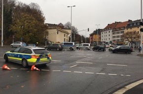 Polizei Hagen: POL-HA: Drei Verletzte nach Verkehrsunfall auf dem Emilienplatz