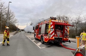 Feuerwehr Gladbeck: FW-GLA: Brennender LKW sorgt für Stau in Gladbeck