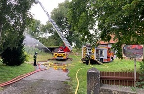 Freiwillige Feuerwehr Lage: FW Lage: Bauernhofbrand in Lage - Ehrentrup - Feuerwehr trainiert den Ernstfall