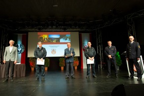 FW Ratingen: Wehrversammlung der Feuerwehr Ratingen einmal anders
