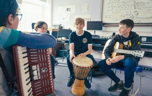 KiKA - Der Kinderkanal ARD/ZDF: Doku-Themen-Schwerpunkt "Mein Sound": Leidenschaft für Musik / Premieren und ausgewählte Doku-Folgen aus "Schau in meine Welt!" und "stark!" ab 7. September 2025