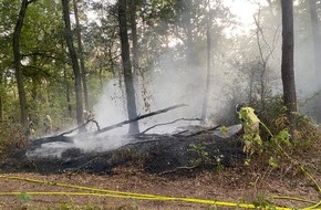 Feuerwehr Xanten: FW Xanten: Bodenfeuer in der Hees