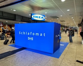 Schlafen statt Stressen: IKEA bringt ersten Schlafomat an deutsche Bahnhöfe