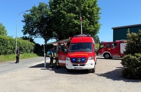 FFW Gemeinde Schwalmtal: FFW Schwalmtal: Feuerwehr l&ouml;scht Brand unter Photovoltaikanlage auf landwirtschaftlicher Halle in Krinsend
