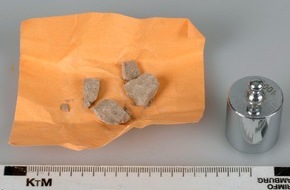 Polizei Düsseldorf: POL-D: Drogenfahnder machen Heroinlieferanten dingfest - 28.000 Euro Dealgeld und 900 Gramm Rauschgift beschlagnahmt - Untersuchungshaft