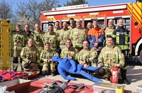 Feuerwehr Kleve: FW-KLE: Freiwillige Feuerwehren Kleve und Kranenburg bilden 17 Einsatzkräfte aus