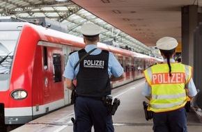 Bundespolizeidirektion Sankt Augustin: BPOL NRW: Reisende in S-Bahn bedroht, beleidigt und geschlagen; Bundespolizei nimmt polizeibekannten Aggressor fest