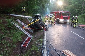 Feuerwehr Stolberg: FW-Stolberg: Schwerer Verkehrsunfall - eingeklemmte Autofahrerin
