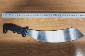 Bundespolizeiinspektion Rostock: BPOL-HRO: 23-j&auml;hriger Reisender mit Machete am Hauptbahnhof Schwerin festgestellt