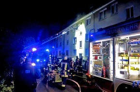 Feuerwehr Essen: FW-E: Kellerbrand in Essen-Borbeck, drei Personen über Drehleiter gerettet