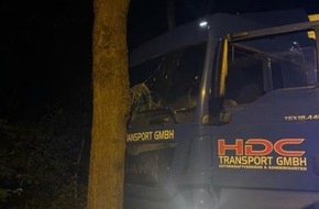 Polizei Duisburg: POL-DU: Aldenrade: Überholmanöver führt zum Unfall - Zeugensuche