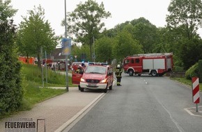 Feuerwehr Iserlohn: FW-MK: Heckenbrand in Iserlohn-Sümmern