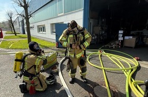 Freiwillige Feuerwehr Menden: FW Menden: Brand in Filteranlage: Feuerwehr Menden im Einsatz am Dieselweg