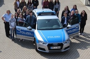 Polizeidirektion Trier: POL-PDTR: Mädchen machen sich vor Ort ein Bild vom Beruf der Polizeibeamtin/ GirlsDay bei der Polizei Saarburg