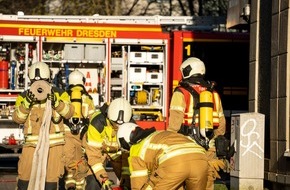 Feuerwehr Dresden: FW Dresden: K&uuml;chenbrand in Mehrfamilienhaus - Bewohnerin im Krankenhaus