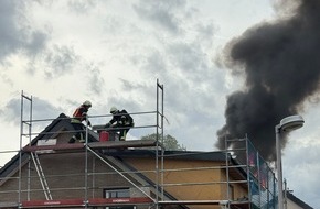 Feuerwehr Mülheim an der Ruhr: FW-MH: Dachstuhlbrand in Mülheim-Heißen
