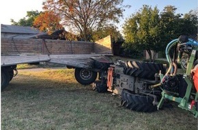 Polizeidirektion Landau: POL-PDLD: Kapellen-Drusweiler Landwirtschaftlicher Anhänger verursacht erheblichen Sachschaden