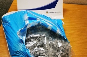 Bundespolizeiinspektion Bad Bentheim: BPOL-BadBentheim: Unerlaubt eingereist und vier Kilogramm Ecstasy im Kofferraum