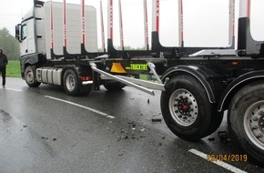 Polizeiinspektion Hildesheim: POL-HI: Vier Verletzte bei Unfall am Roten Berg