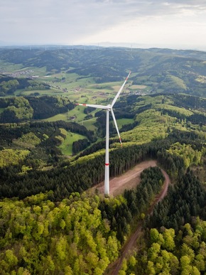 badenova Pressemeldung: Einweihung des Windparks Kallenwald mit T. Walker / badenova und Hansgrohe forcieren die regionale Energiewende